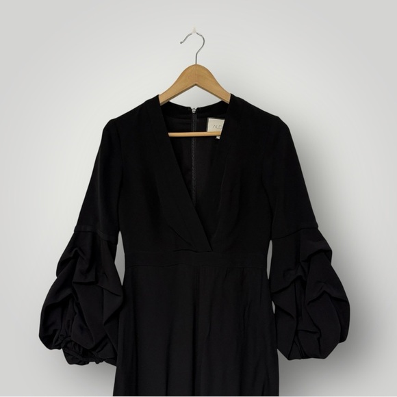 Alexis Black V-Neck Maximila Ruched-Sleeves Skinny-Leg Crepe Jumpsuit Size Small - Picture 6 of 12